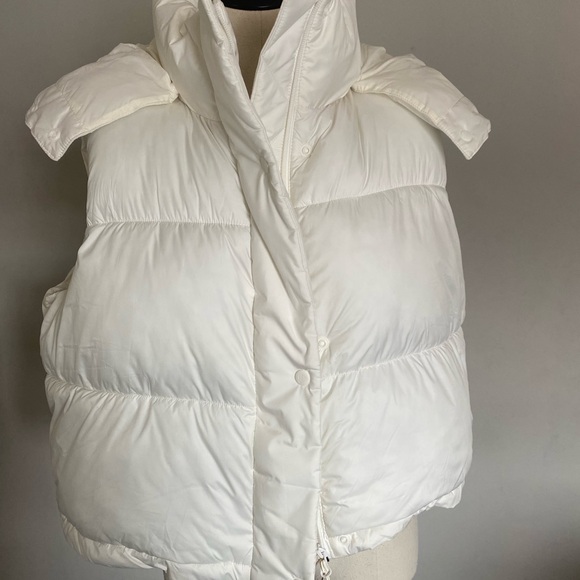 Chic White Puffer Jacket for Women - Picture 1 of 6